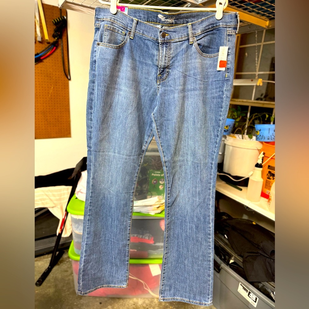 NWT Old Navy women's Flirt bootcut midrise jeans, size 16 Long
